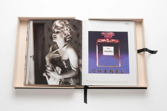 Livro Chanel: The Impossible Collection