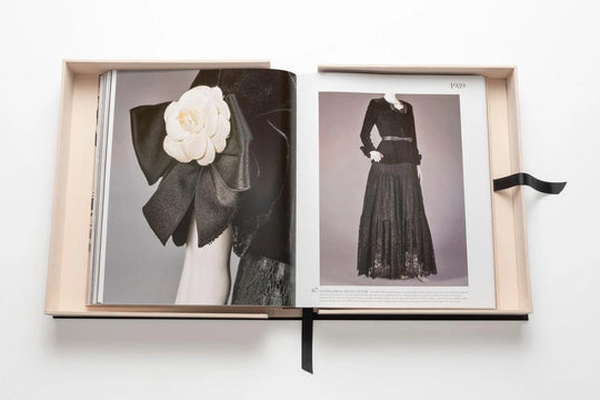 Livro Chanel: The Impossible Collection