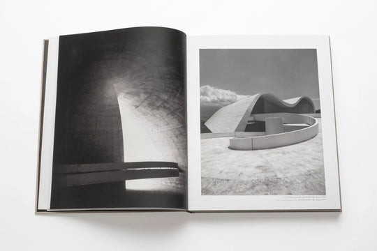 Livro Oscar Niemeyer: The Impossible Collection