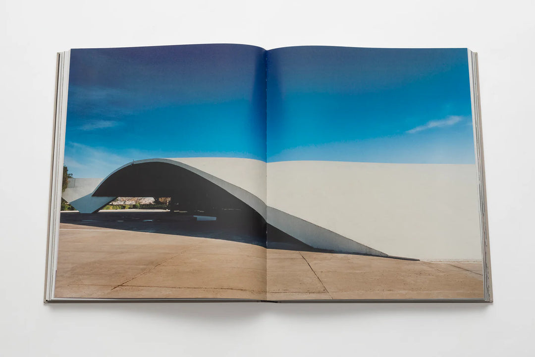Livro Oscar Niemeyer: The Impossible Collection