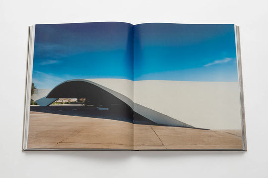 Livro Oscar Niemeyer: The Impossible Collection