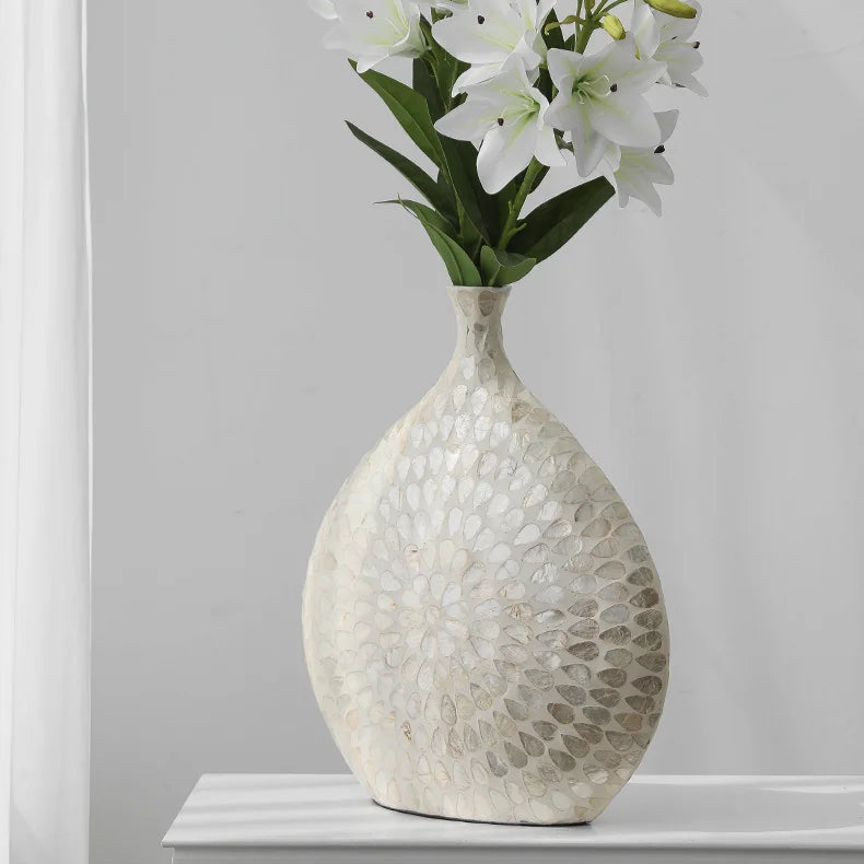 vaso de luxo; vaso decorativo; vaso de cerâmica; vaso artesanal; decoração sofisticada; peça exclusiva; materiais naturais; design contemporâneo.