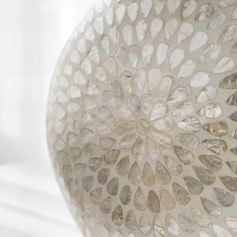 vaso de luxo; vaso decorativo; vaso de cerâmica; vaso artesanal; decoração sofisticada; peça exclusiva; materiais naturais; design contemporâneo.