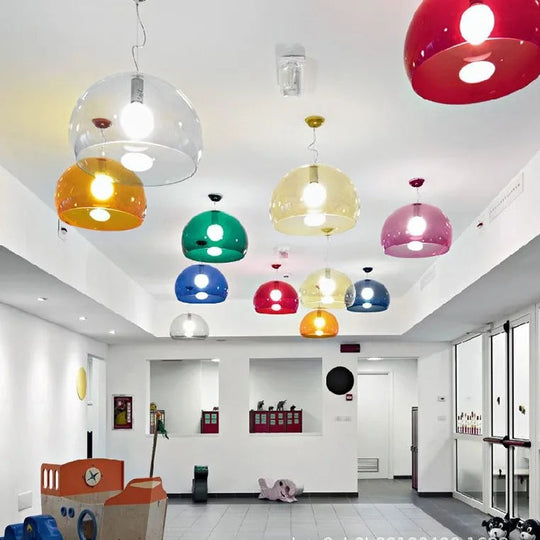 Luminária Pendente Fly Colors: transparência, cor e luz na decoração
