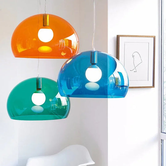 Luminária Pendente Fly Colors: transparência, cor e luz na decoração