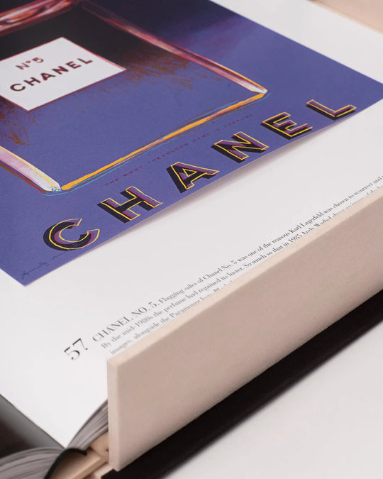 Livro Chanel: The Impossible Collection